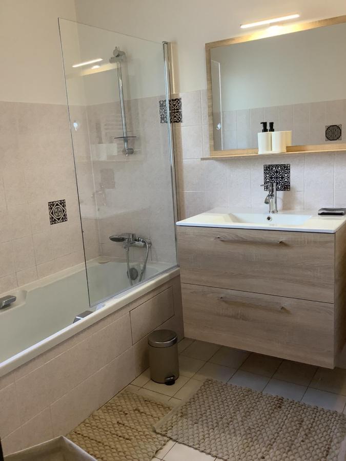 Gite Milin A Sizun Hebergement Confortable Pour 7 Pers Exterior photo